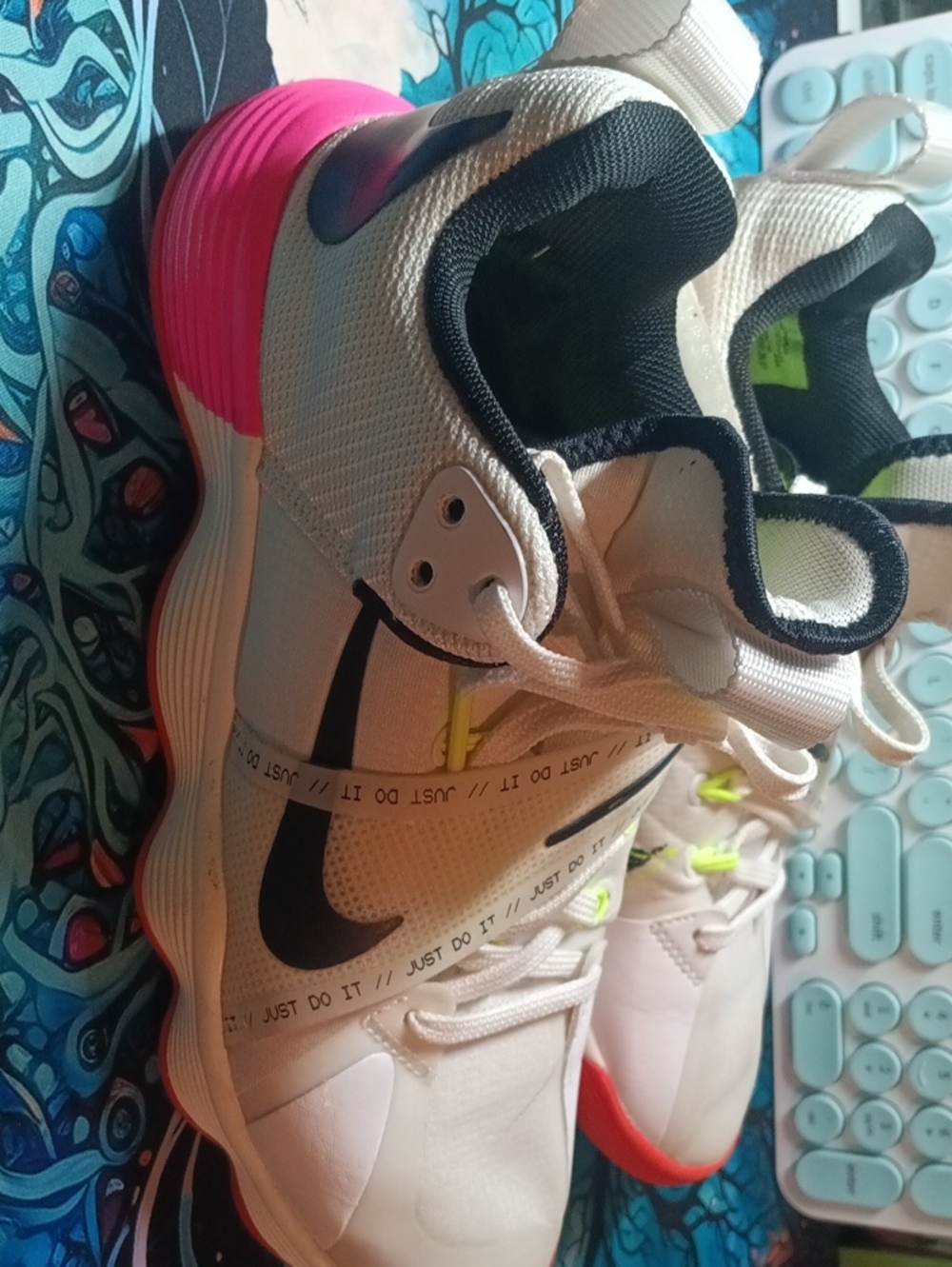 Nike Athletic Shoes in White, Black & Pink Mens 5 Or 6.5 Womens Style DJ4473.